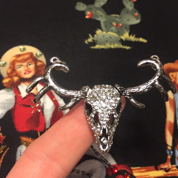 Silver-tone clear Rhinestone steer skull Pendant - Picture 2 of 8